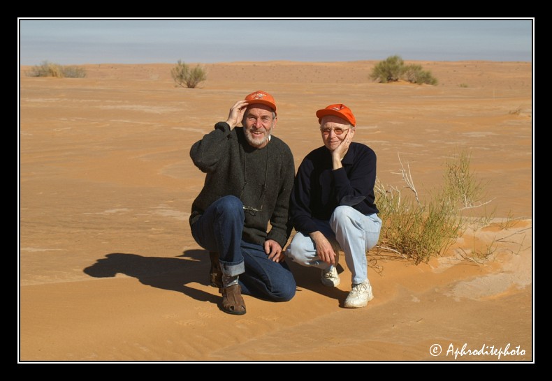 104 Deux amoureux dans une mer de sable